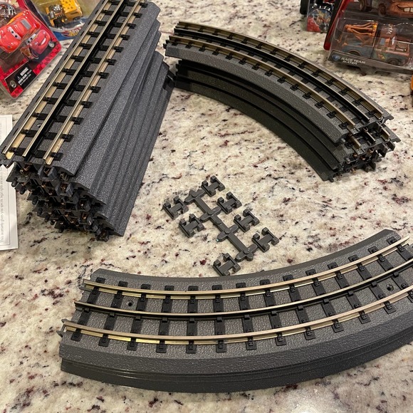 Lionel Thomas & Friends Sodar Freight Expansion Pack 0-31" Curved Train Track - Picture 3 of 4